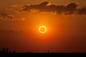 Annular_eclipse_-ring_of_fire-