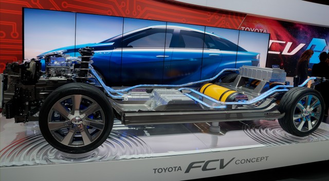 toyota-fuel-cell-vehicle-concept-car-at-ces-2014-chassis-with-video-of-body-styling-photo-by-david-cardinal-640x353